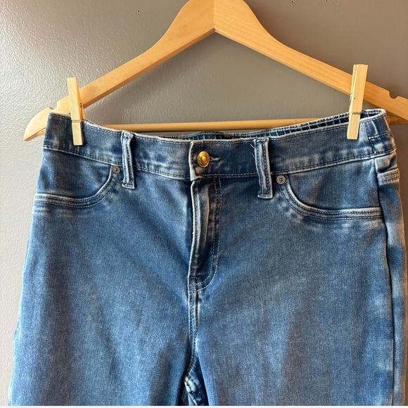 SOLD Aerie Highrise Flare Jeans - Picture 4 of 6